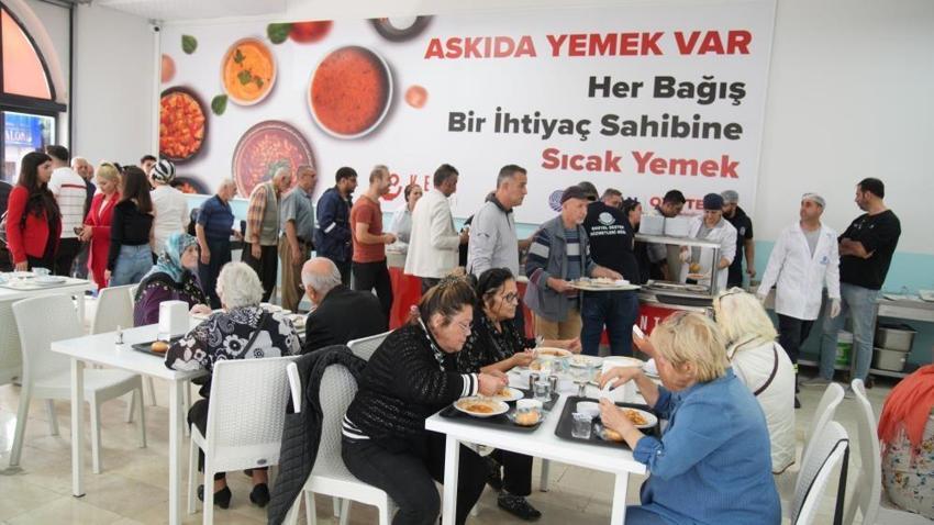 Adana'da Kent Lokantası'nın açılış yapıldı: Hiçbir vatandaşımızı geri çevirmek isteimyoruz