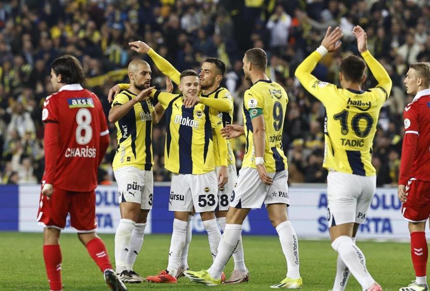 Fenerbahçe, Sivasspor'u farka boğdu