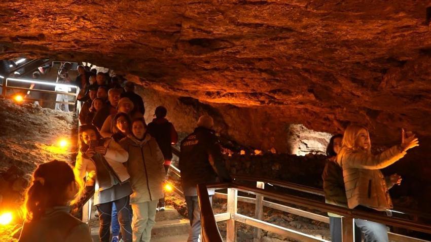 Bu mağara doğal ağrı kesici! Binlerce kişi ziyaret ediyor