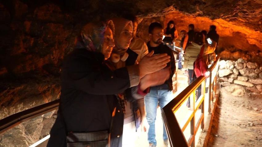 Bu mağara doğal ağrı kesici! Binlerce kişi ziyaret ediyor