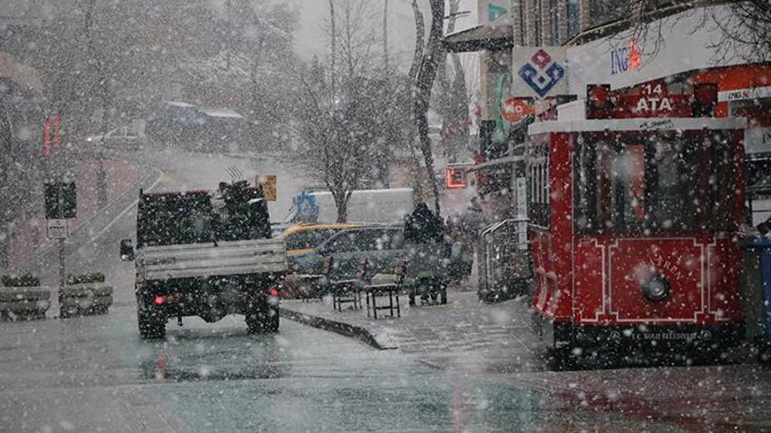 Lapa lapa kar batıya ilerliyor! Kar yağışı dalga dalga yayılacak, MGM son dakika olarak duyurdu 