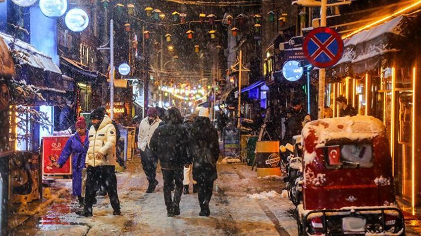 Lapa lapa kar batıya ilerliyor! Kar yağışı dalga dalga yayılacak, MGM son dakika olarak duyurdu 