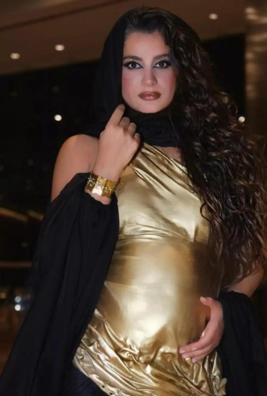 Şarkıcı Atiye üçüncü çocuğu için isim önerdi, ailede kriz çıktı!