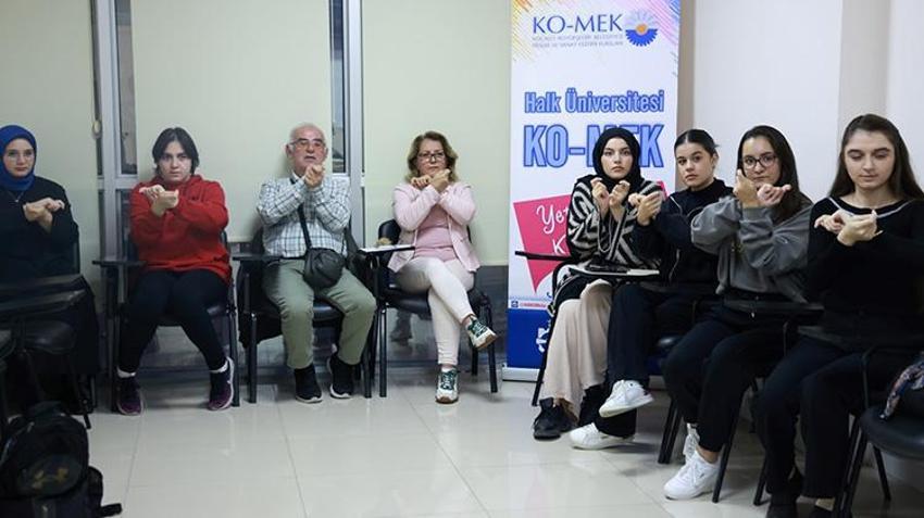 Kocaeli'de engeller sevgiyle aşıldı: Dünürleri ile iletişim kurabilmek için işaret dili öğrendiler