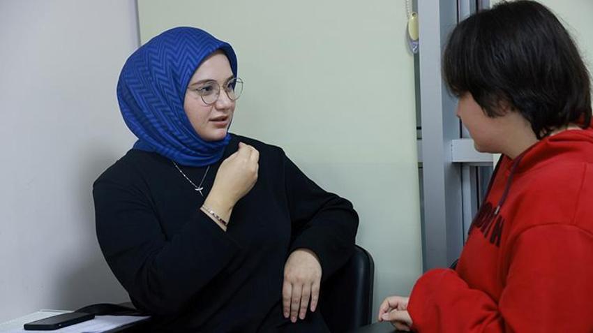 Kocaeli'de engeller sevgiyle aşıldı: Dünürleri ile iletişim kurabilmek için işaret dili öğrendiler