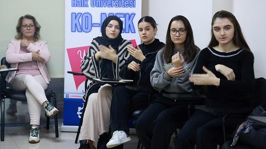 Kocaeli'de engeller sevgiyle aşıldı: Dünürleri ile iletişim kurabilmek için işaret dili öğrendiler