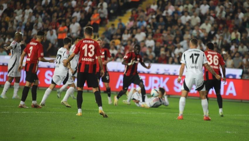 Beşiktaşlılar çıldırdı! 8 puan kaybı sonrası hedefte tek isim var