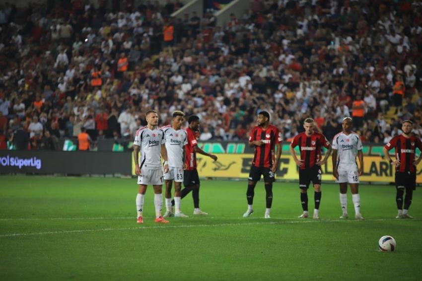 Beşiktaşlılar çıldırdı! 8 puan kaybı sonrası hedefte tek isim var