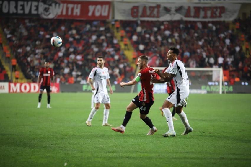 Beşiktaşlılar çıldırdı! 8 puan kaybı sonrası hedefte tek isim var