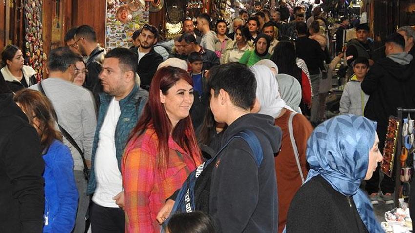 Gaziantep turist akınına uğradı! Bakırcılar Çarşı şenlendi 