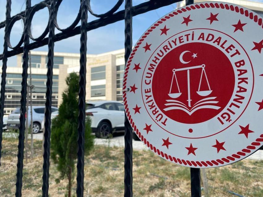 İzmir'de elektrikli sobadan çıkan yangında ölen 5 kardeşe veda! Anne hakkında karar verildi