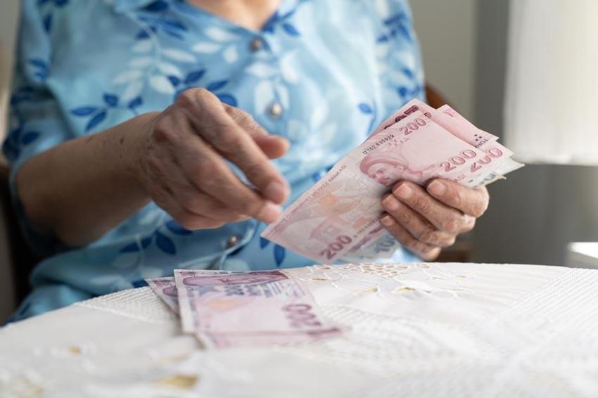 SSK ve Bağkur emekli maaşı için zam hesabı değişti! aylık enflasyon farkı belli oldu