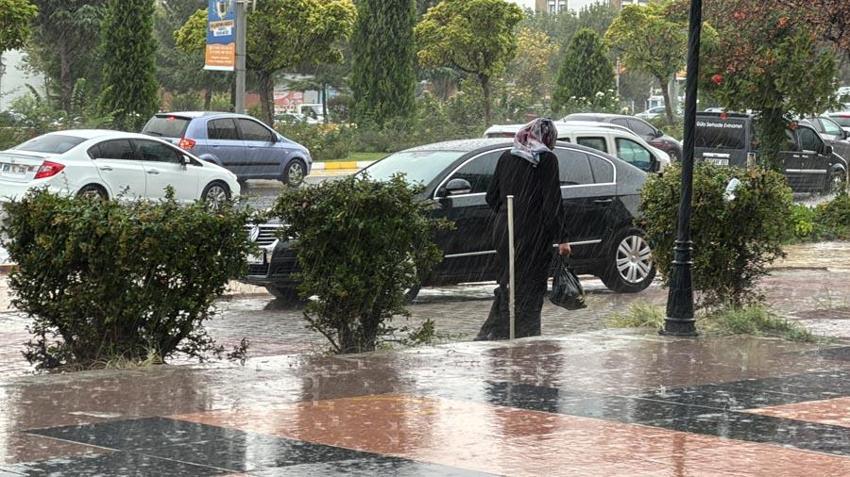 Son dakika uyarısı Meteoroloji'den geldi: Gök gürültülü sağanak yağışlar Marmara ve Ege'de etkili olacak
