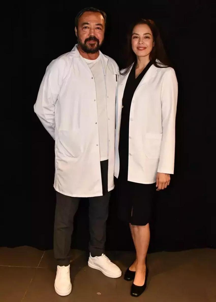 Azra Akın sahnelere döndü: Eşinden tam destek: 'Evde oturmasını istemezdim'