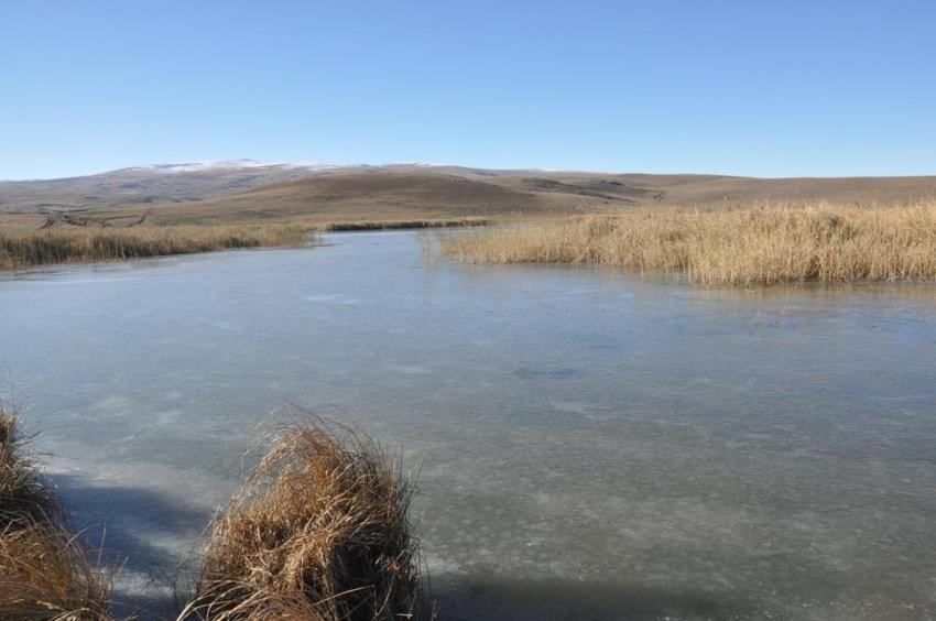 Kars'ta hava sıcaklığı eksi 12'yi gördü, Lavaş gölü dondu