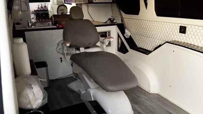 VIP minibüste 'seyyar güzellik salonu'! Lise mezunu sahte doktor yakalandı