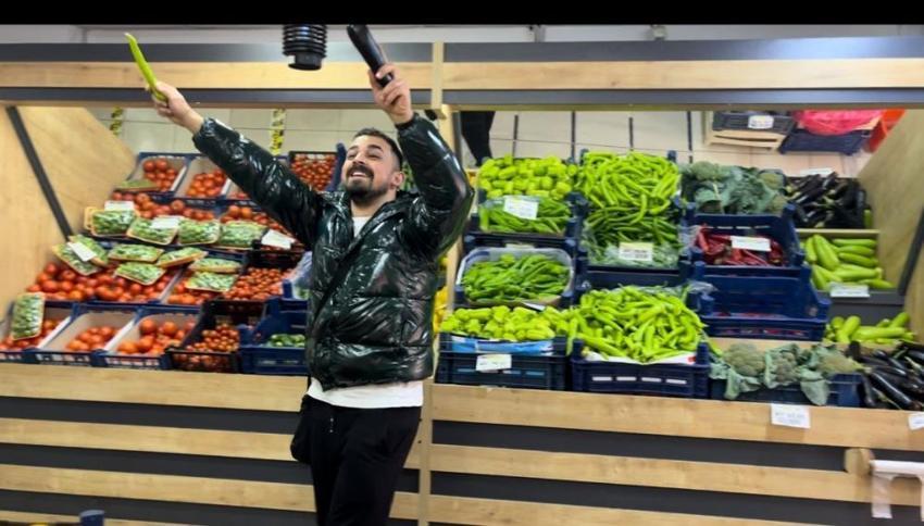 Bursa'da bu markete uğrayan ya halay çekiyor, ya dans ediyor: Canı sıkılan alışverişi bahane edip geliyor