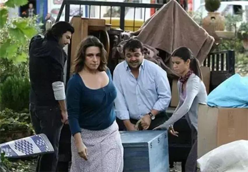 Beren Saat'ten Esra Dermancıoğlu'na övgü dolu sözler!