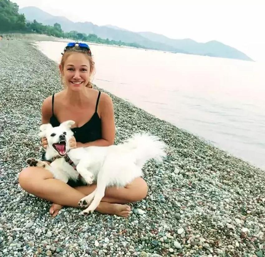 Yaprak Dökümü'nün iki eski oyuncusu bir araya geldi! Doğum gününde yalnız bırakmadılar