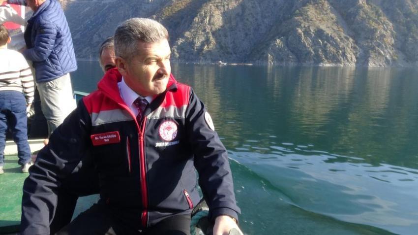 Türkiye'nin en büyük ikinci barajında somon üretimi başladı