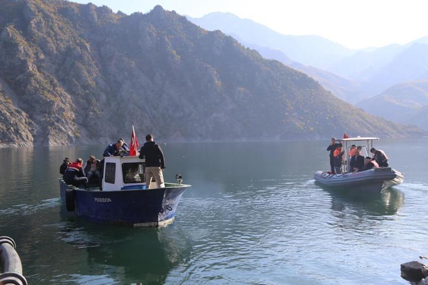 Türkiye'nin en büyük ikinci barajında somon üretimi başladı