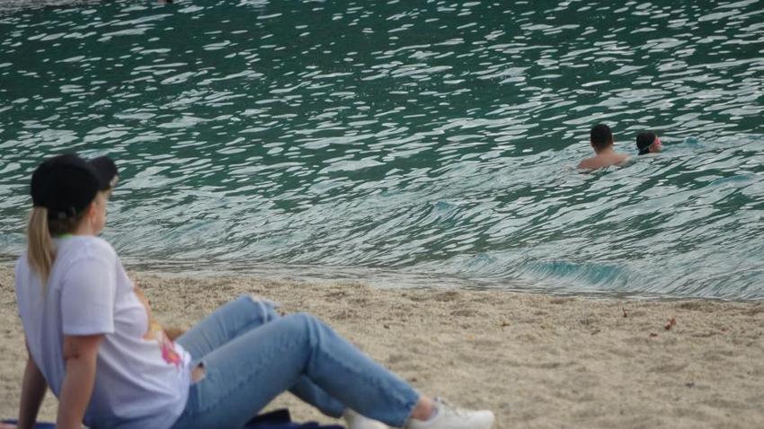 Kış ayında Antalya'da deniz keyfi! Hava sıcaklığı rekor kırdı