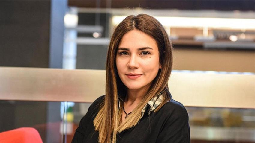 Buse Varol yeni imajıyla dikkat çekti!