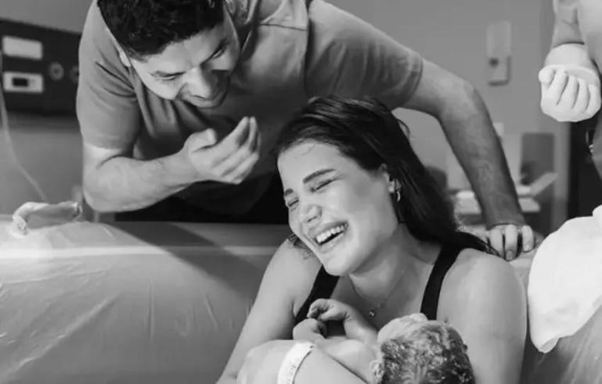 'Kafalar' ekibinden Atakan Özyurt'un eşi Selen Kaldırım suda doğum yapmıştı! Doğum sürecini adım adım paylaştı