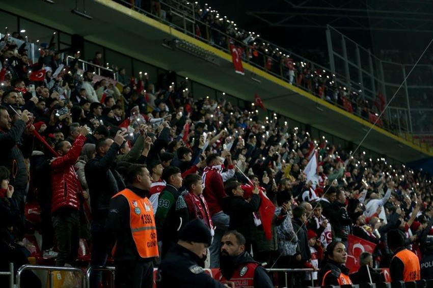 Türkiye Galler maçında penaltı kaçtı puanlar paylaşıldı