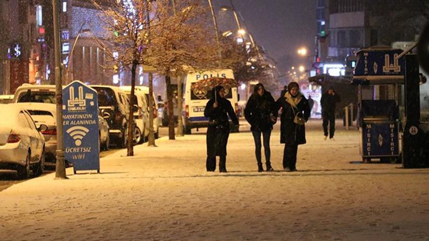 İstanbul'a kar ne zaman gelecek? Meteoroloji uzmanından son dakika kar yağışı açıklaması geldi, İstanbul'da kar yağışı için tarih verdi