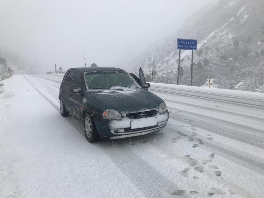 Antalya'da aynı gün içerisinde iki mevsim yaşandı