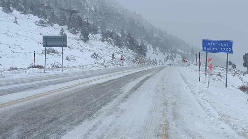Antalya'da aynı gün içerisinde iki mevsim yaşandı