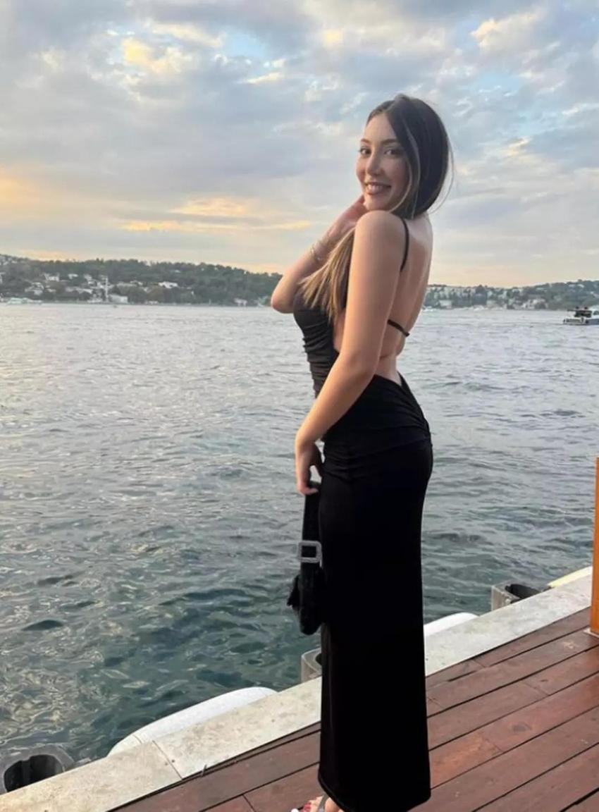 Yasmin Erbil babası ev hapsindeyken paylaştı! Kırmızı minisiyle poz verdi