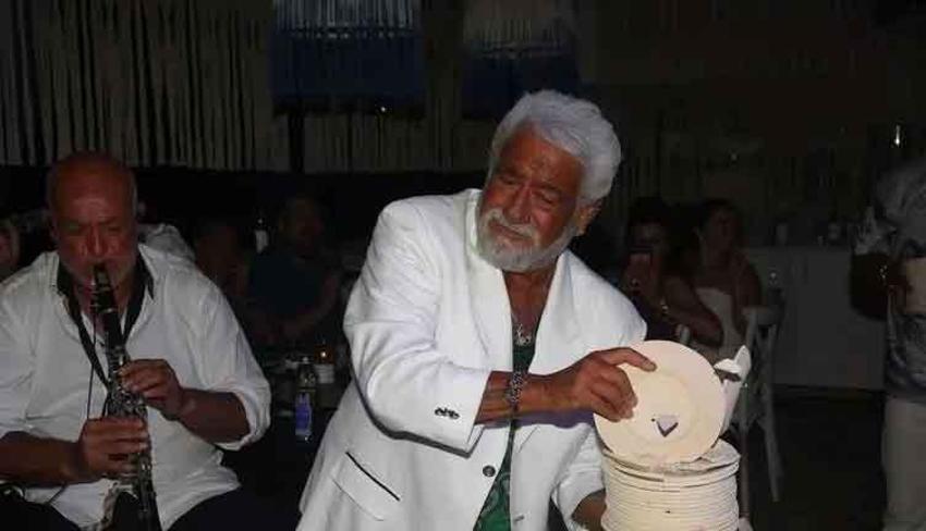 Serdar Ortaç'tan nostaljik paylaşım: 'İlk arabam çekmece 1989'