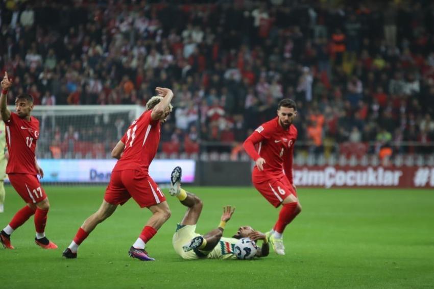 Karadağ maçı öncesi A Milli Takım'da alarm! Montella kadroyu değiştirdi, Arda Güler, Kenan Yıldız sürprizi