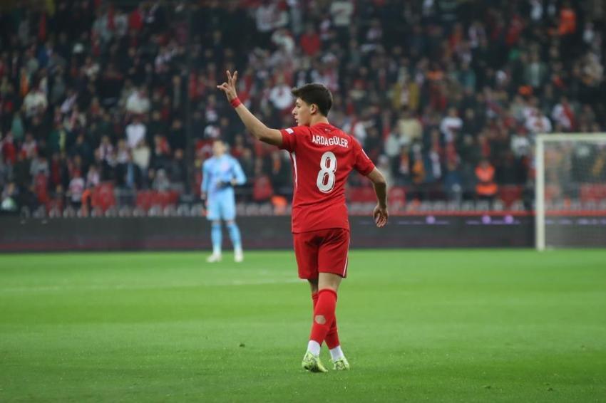 Karadağ maçı öncesi A Milli Takım'da alarm! Montella kadroyu değiştirdi, Arda Güler, Kenan Yıldız sürprizi