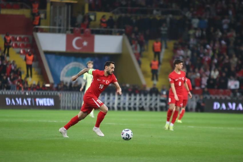 Karadağ maçı öncesi A Milli Takım'da alarm! Montella kadroyu değiştirdi, Arda Güler, Kenan Yıldız sürprizi