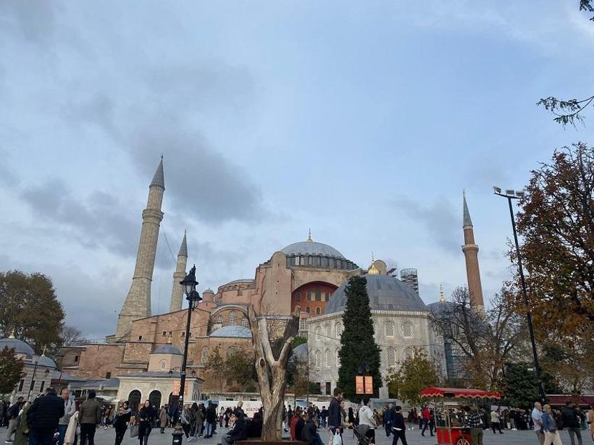 Demirören Yayınları Sultan Abdülmecid’e sunulan Ayasofya albümünün tıpkıbasımını yaptı