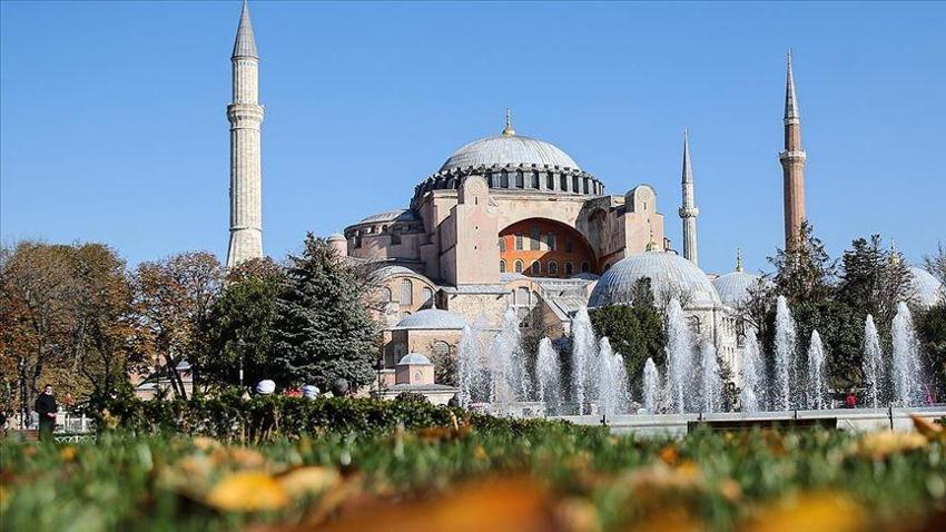 Demirören Yayınları Sultan Abdülmecid’e sunulan Ayasofya albümünün tıpkıbasımını yaptı