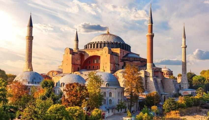 Demirören Yayınları Sultan Abdülmecid’e sunulan Ayasofya albümünün tıpkıbasımını yaptı