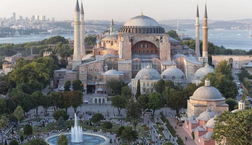 Demirören Yayınları Sultan Abdülmecid’e sunulan Ayasofya albümünün tıpkıbasımını yaptı
