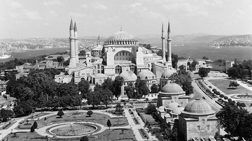 Demirören Yayınları Sultan Abdülmecid’e sunulan Ayasofya albümünün tıpkıbasımını yaptı
