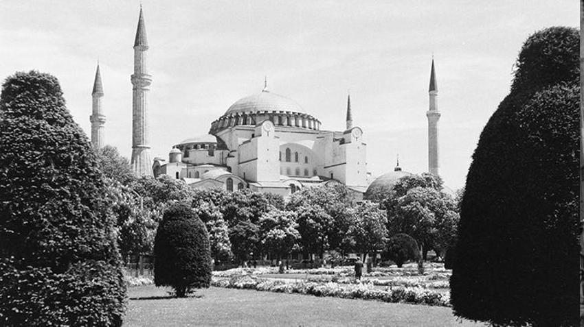 Demirören Yayınları Sultan Abdülmecid’e sunulan Ayasofya albümünün tıpkıbasımını yaptı