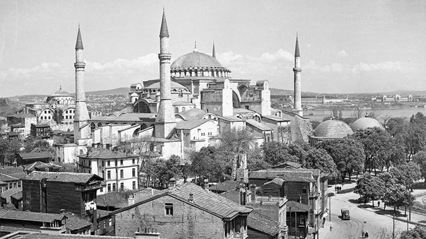 Demirören Yayınları Sultan Abdülmecid’e sunulan Ayasofya albümünün tıpkıbasımını yaptı