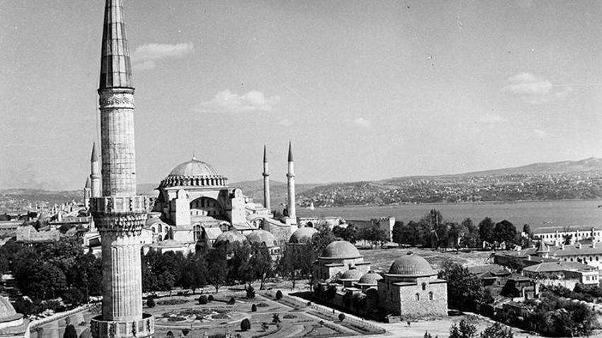Demirören Yayınları Sultan Abdülmecid’e sunulan Ayasofya albümünün tıpkıbasımını yaptı