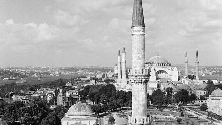 Demirören Yayınları Sultan Abdülmecid’e sunulan Ayasofya albümünün tıpkıbasımını yaptı