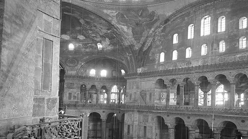 Demirören Yayınları Sultan Abdülmecid’e sunulan Ayasofya albümünün tıpkıbasımını yaptı