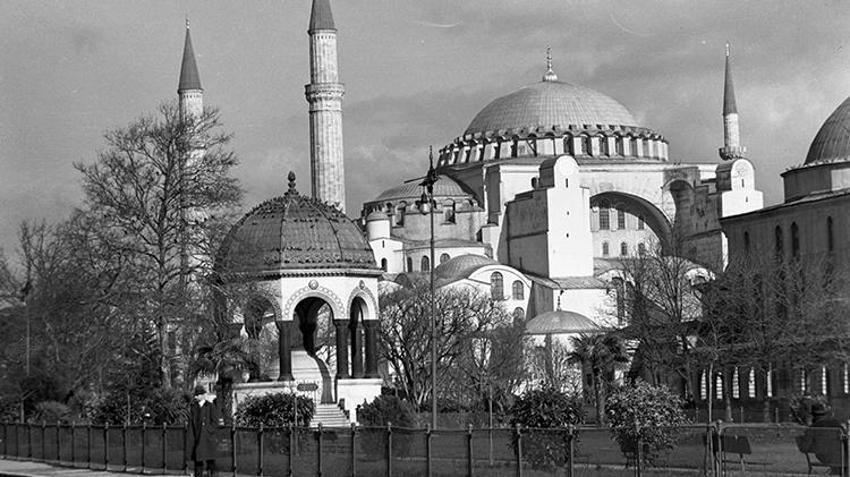 Demirören Yayınları Sultan Abdülmecid’e sunulan Ayasofya albümünün tıpkıbasımını yaptı