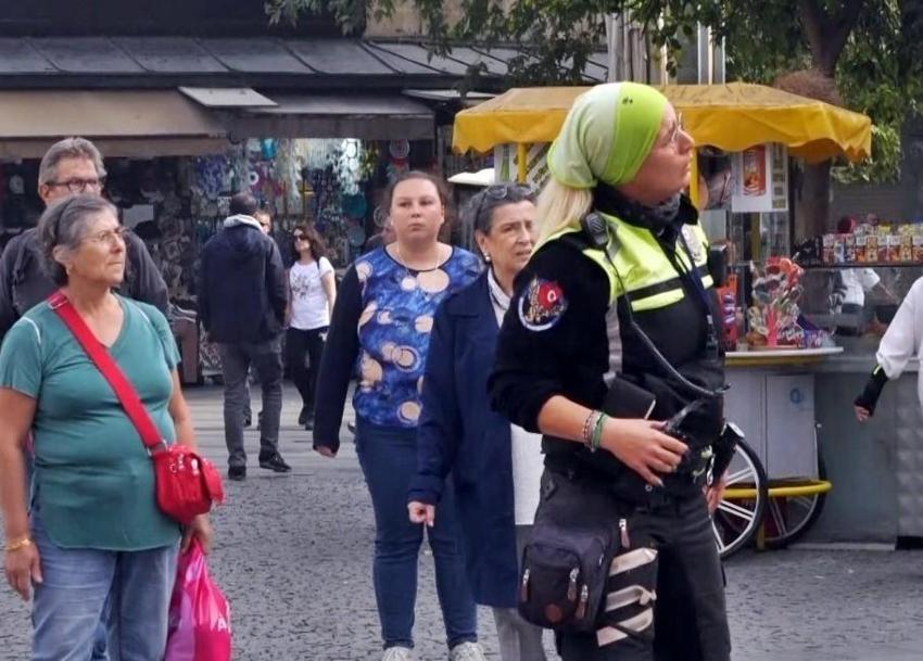 Trafiği kontrol atına aldı! Antalya'da yangına müdahale eden polise plaket