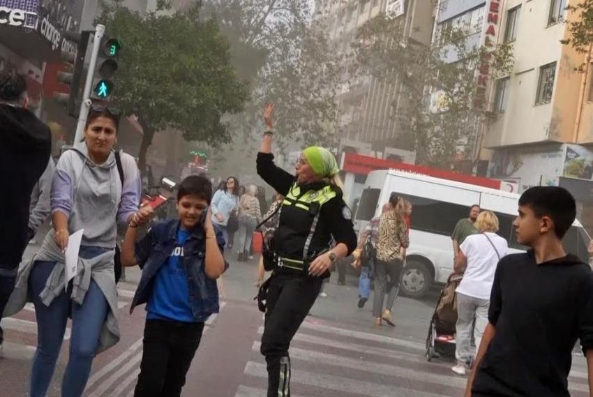Trafiği kontrol atına aldı! Antalya'da yangına müdahale eden polise plaket